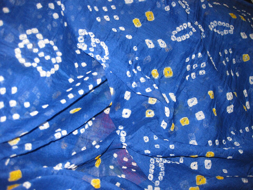 Bandhani — Bandhani dupatta — photo: RubyGoes — Wikimedia Commons / CC BY 2.0