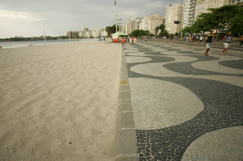 Burle Marx Landscape — Wave pavement at Copacabana (CC BY-SA 2.0) · © Andréa Farias Farias