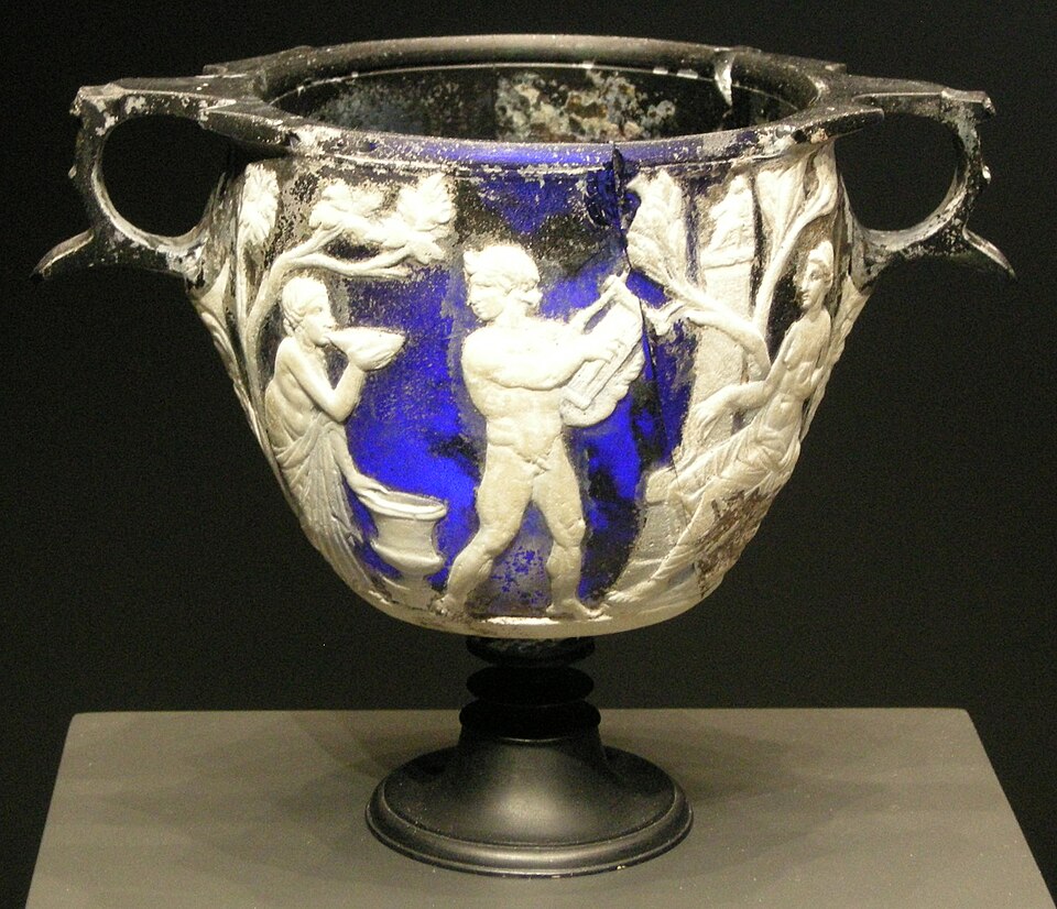 Cameo Glass — Cup with Bacchus and Ariadne, Rome, c. 25 BC–AD 25, Getty Villa — Wikimedia Commons / CC BY-SA 3.0 · © sailko