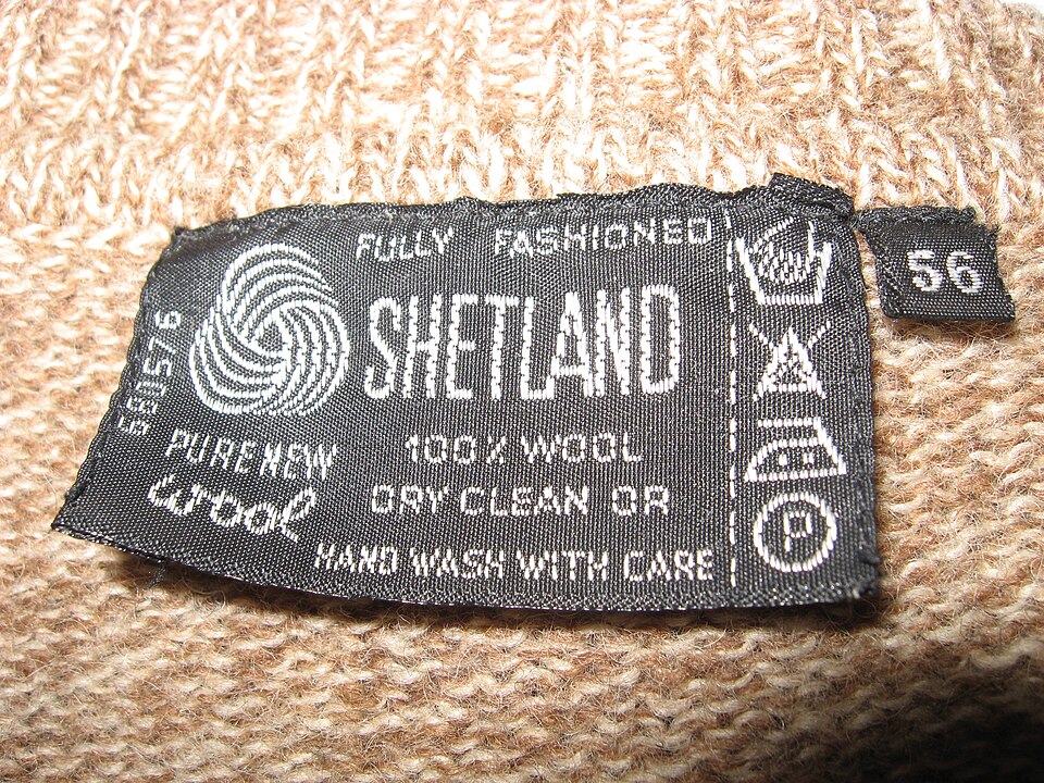 Care Symbols — Care label tag — Wikimedia Commons / Public domain