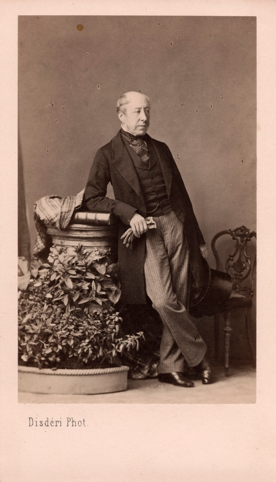 Carte de Visite — Carte de visite by Disdéri 1860s — Wikimedia Commons / Public domain