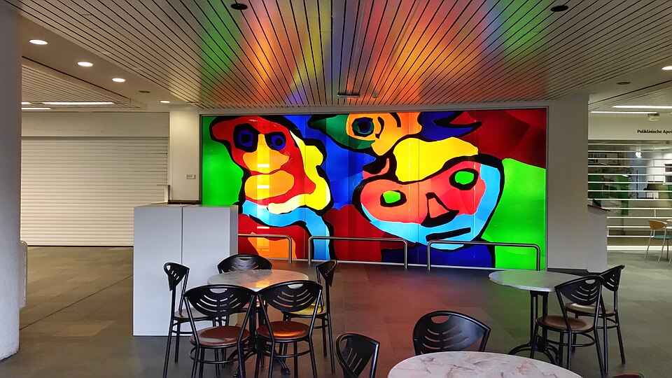 CoBrA — Karel Appel, glass mural (Slotervaart Hospital, Amsterdam) — Wikimedia Commons / CC BY-SA 4.0 · © Ceescamel