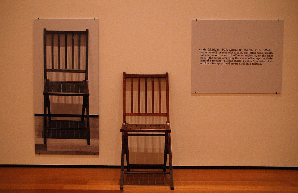 Conceptual Art — Kosuth, One and Three Chairs, installation view（CC BY 2.0） · © Gautier Poupeau