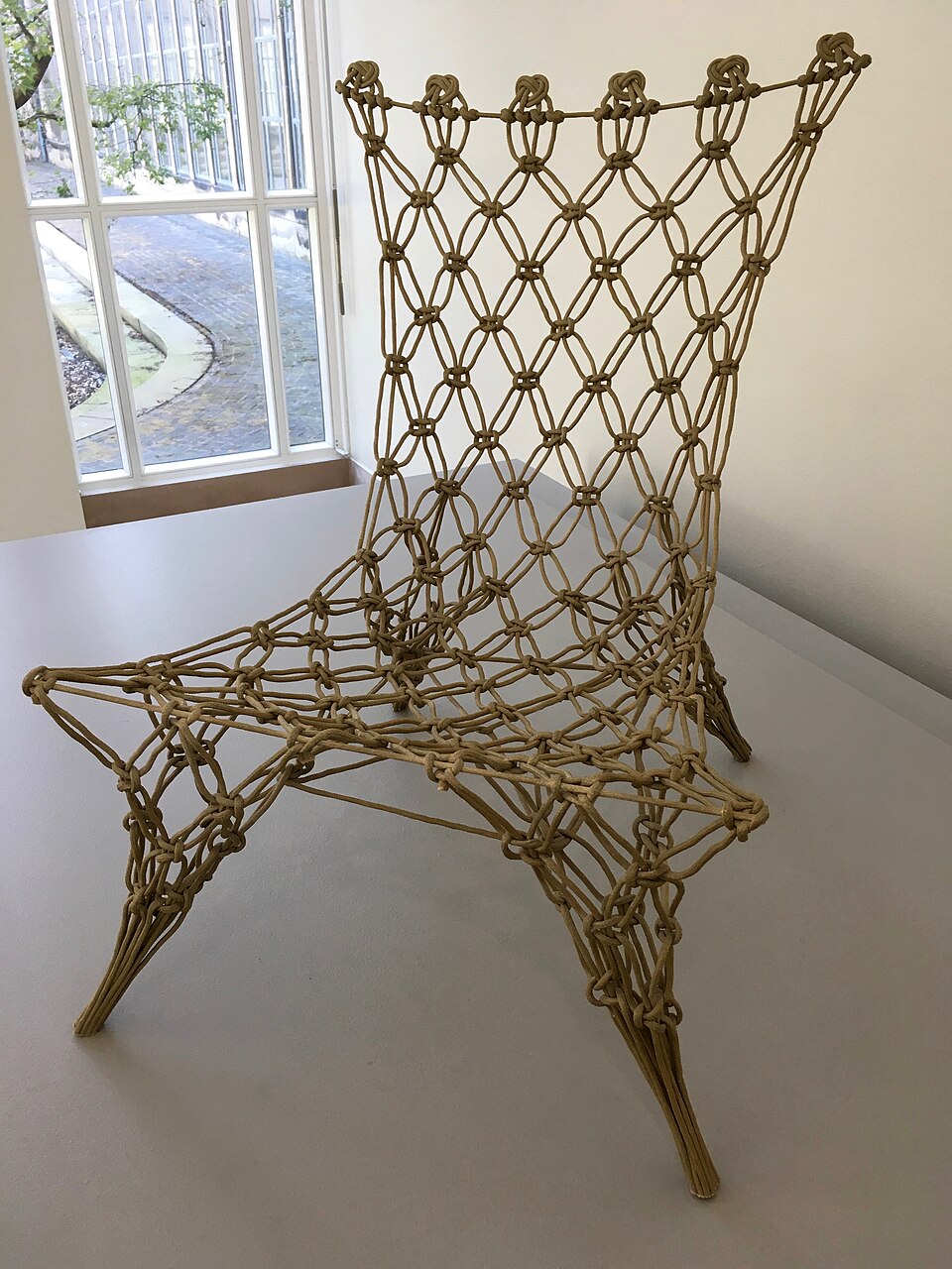 Droog — Marcel Wanders, Knotted Chair, 1996 — Wikimedia Commons / CC BY 4.0 · © Sandra Fauconnier