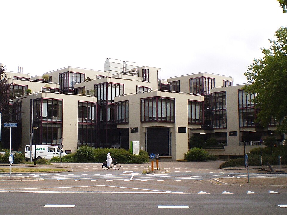 Dutch Structuralism — Herman Hertzberger — Centraal Beheer, Apeldoorn; photo: Apdency — Wikimedia Commons / CC BY-SA 3.0