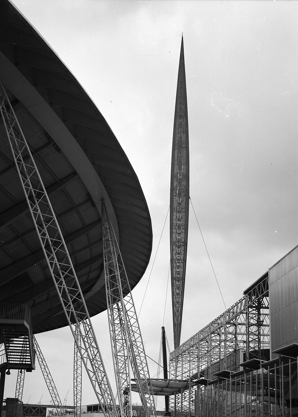 Festival of Britain Style — Skylon, 1951 (CC BY-SA 4.0) · © Heresy0uk