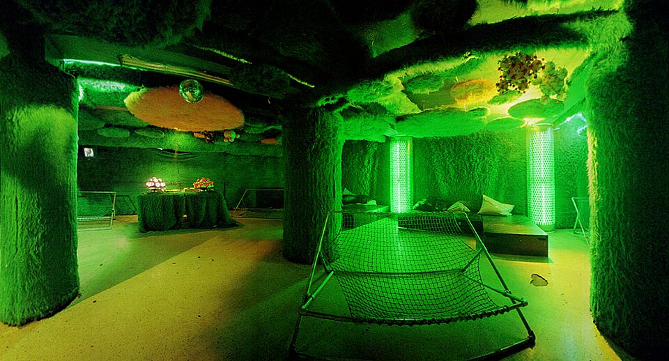 Gen X Soft Club — Green room of the Ultraschall club, Munich, 1997, photo by David Weber — Wikimedia Commons / CC BY-SA 4.0