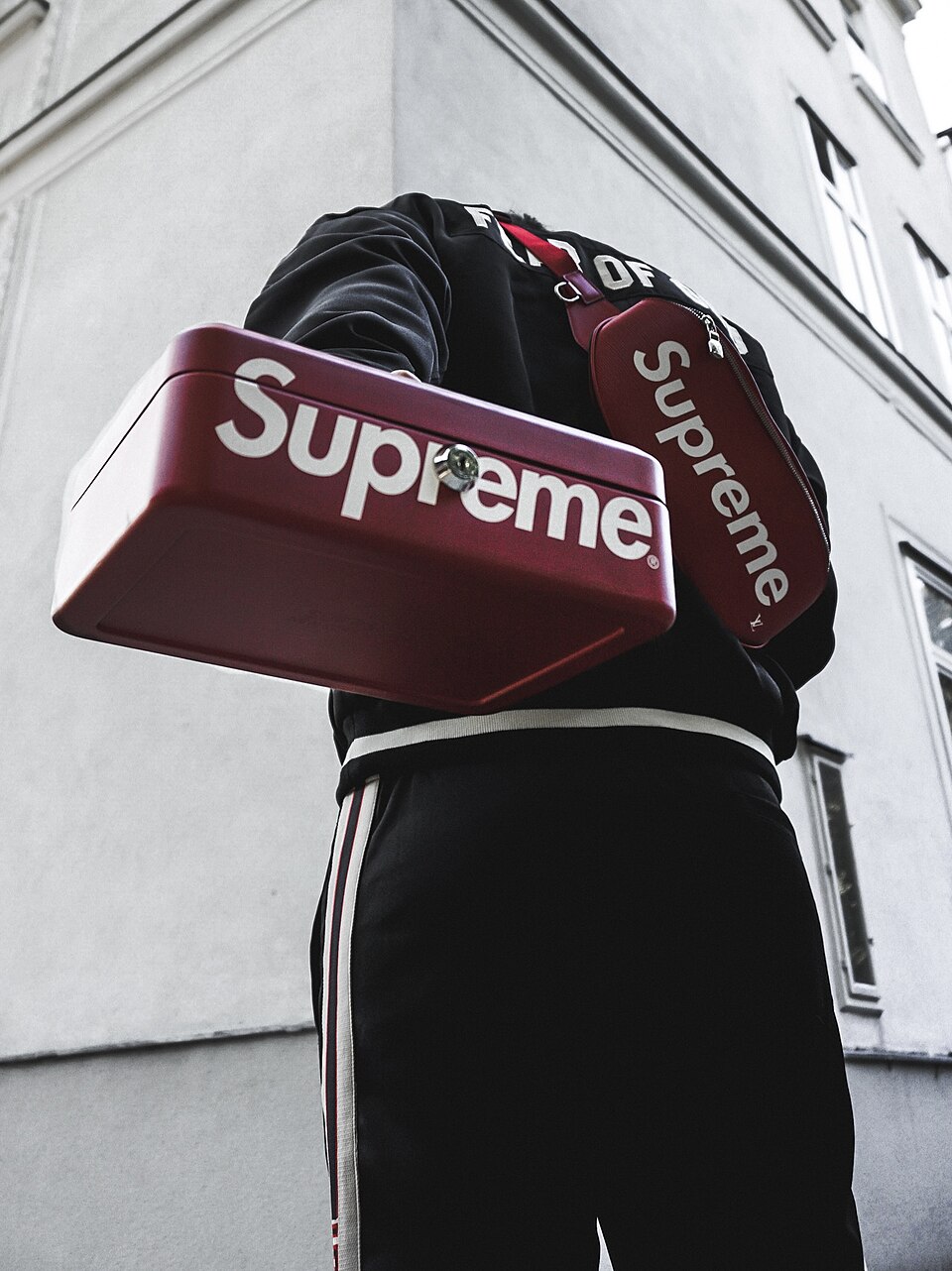 Hypebeast Style — Branded streetwear accessories and track trousers, Vienna, 2017 — photo: Mux Jasper — Mux Jasper from Austria — Wikimedia Commons / CC BY 2.0