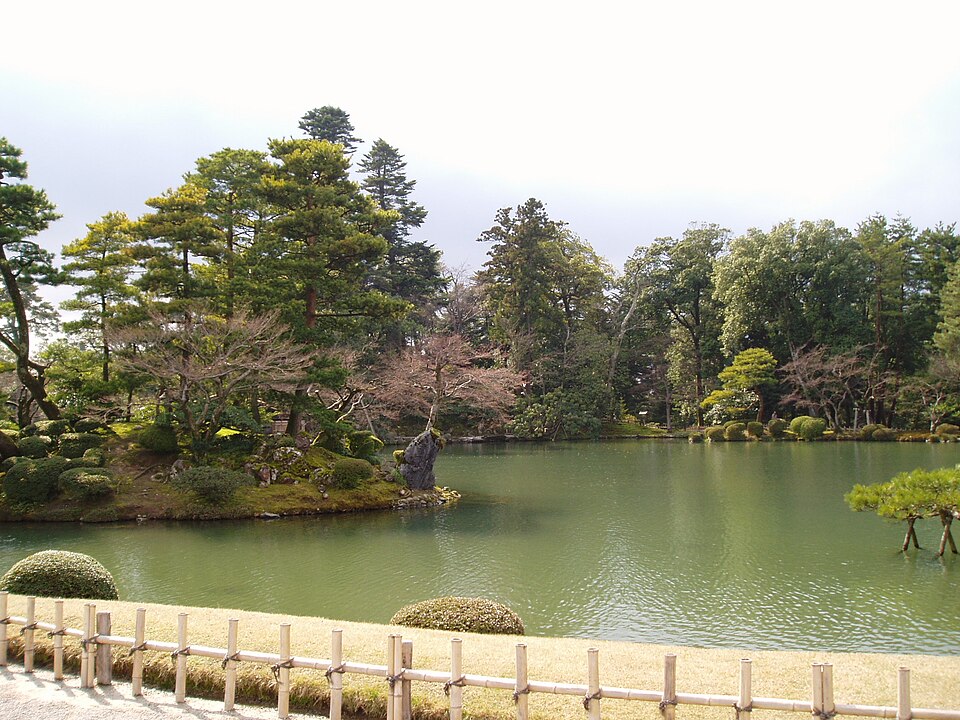 Kaiyū Strolling Garden — Kenroku-en (CC BY-SA 4.0) · © Motokoka