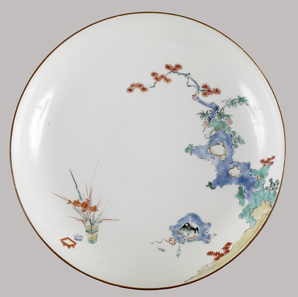 Kakiemon — Kakiemon-style enamelled dish, Arita, c. 1675-1725 — Wikimedia Commons / Public domain