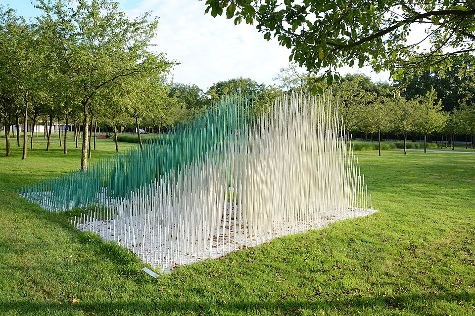 Kinetic Art — Jesús Rafael Soto, Double Progression Vert et Blanc, 1969 — Wikimedia Commons / CC BY-SA 4.0 · © Funkyxian