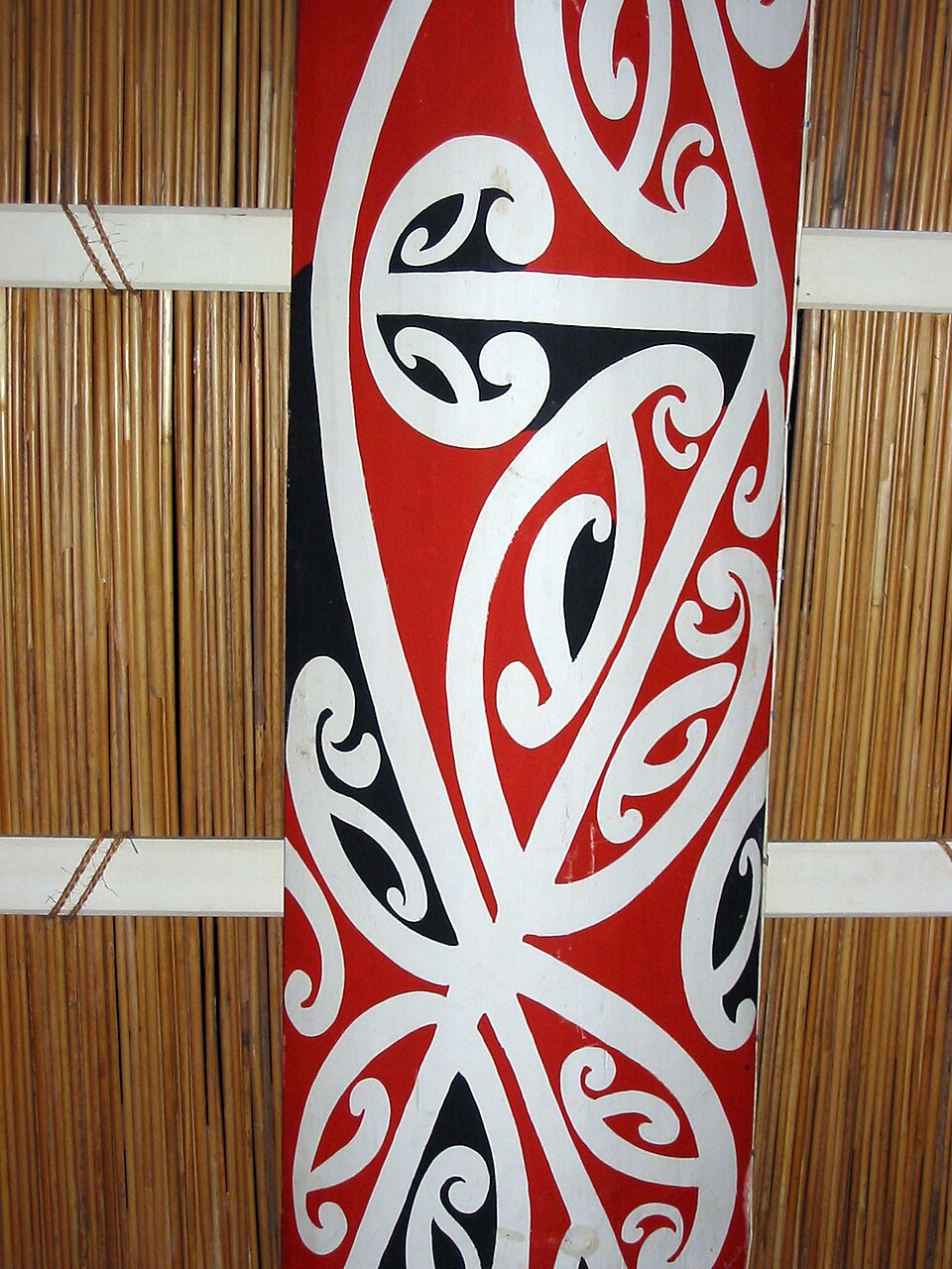 Kōwhaiwhai — Kōwhaiwhai pattern — Wikimedia Commons / Public domain