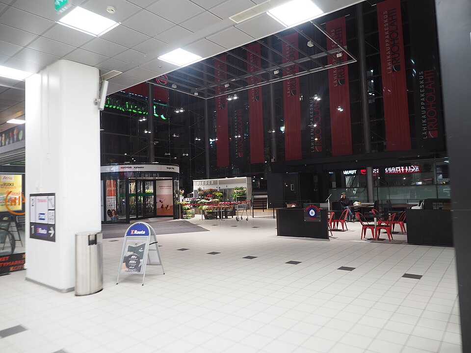 Liminal Space — Empty shopping centre (CC BY-SA 4.0) · © JIP