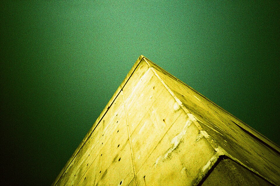 Lomography — Cross-processed shot from an LC-A (CC BY 3.0) · © Toomore Chiang