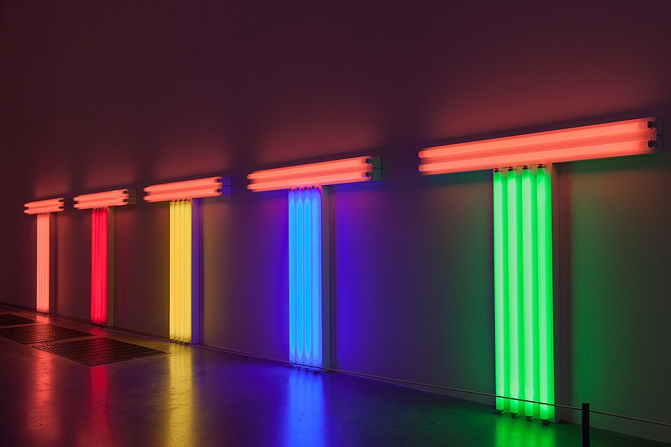 Minimalism — Dan Flavin, Untitled (to Don Judd, Colorist) 1–5, 1987, Tate Modern — Wikimedia Commons / CC BY 2.0 · © Grand Parc—Bordeaux, France from France
