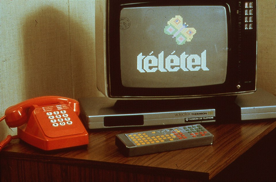 Minitel Service Screen — Bernard Marti, Thomson videotex terminal used in the Vélizy Télétel trial, 1980 — Wikimedia Commons / CC BY 3.0