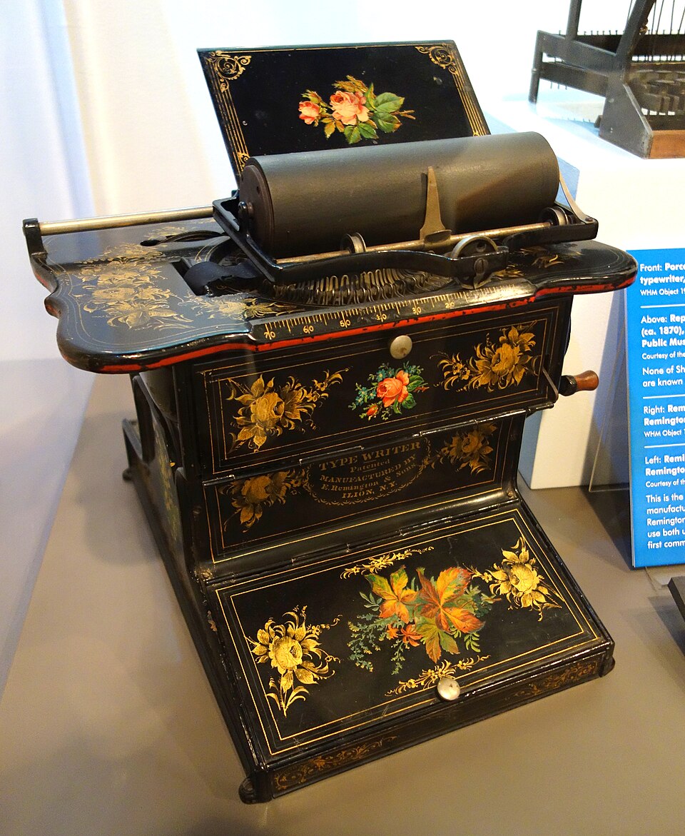 Monospace — Sholes & Glidden typewriter 1873–78 — Wikimedia Commons / CC0