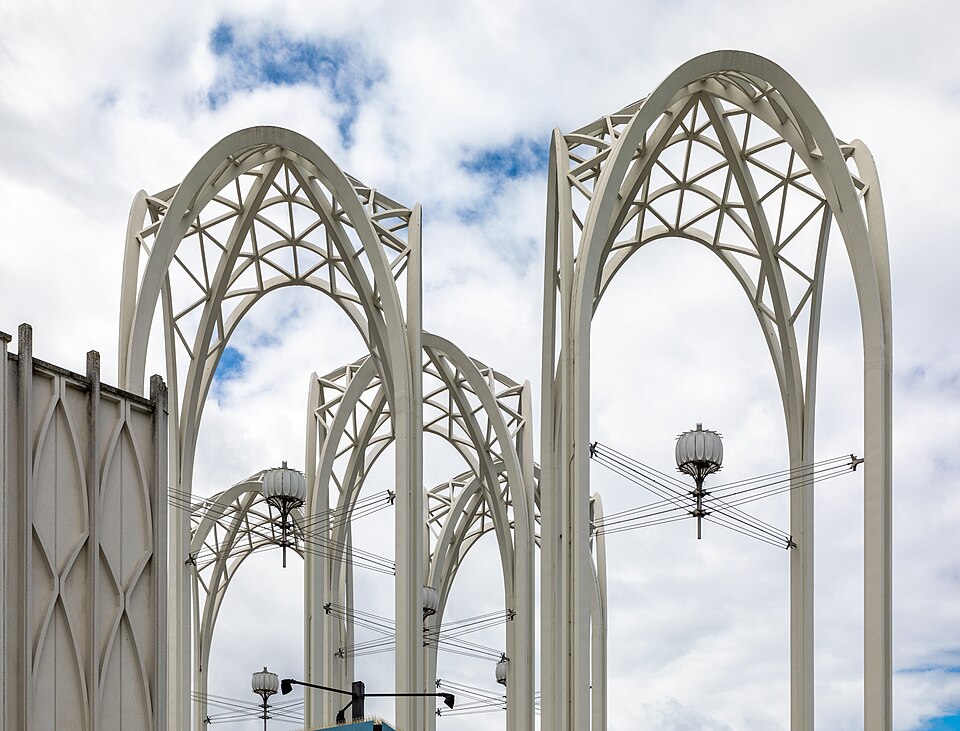 New Formalism — Minoru Yamasaki — Pacific Science Center arches; photo: Dietmar Rabich — Wikimedia Commons / CC BY-SA 4.0
