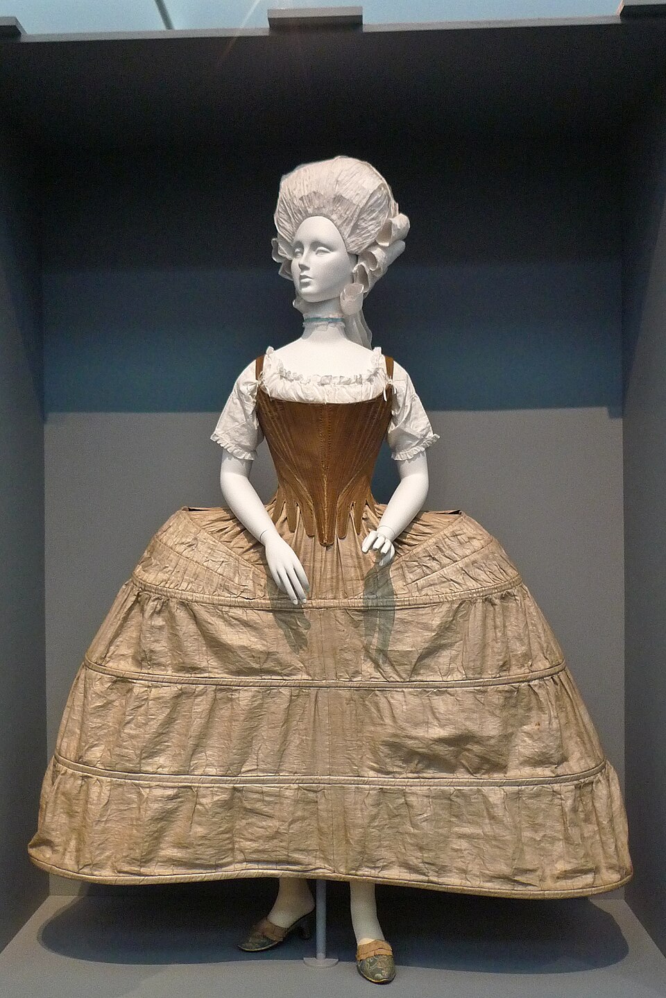 Pannier Silhouette — Hoop petticoat and corset, England, 1750–80 — Los Angeles County Museum of Art; photo: Marshall Astor — Wikimedia Commons / CC BY-SA 2.0 · © Marshall Astor - Food Fetishist