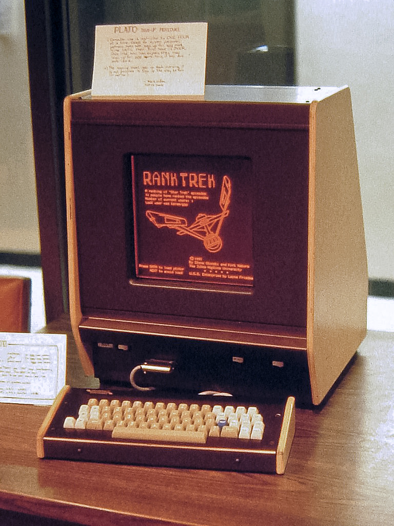 PLATO Terminal Screen — Plasma display of a PLATO V terminal, 1981 — Wikimedia Commons / CC BY 3.0 · © Mtnman79 [1]