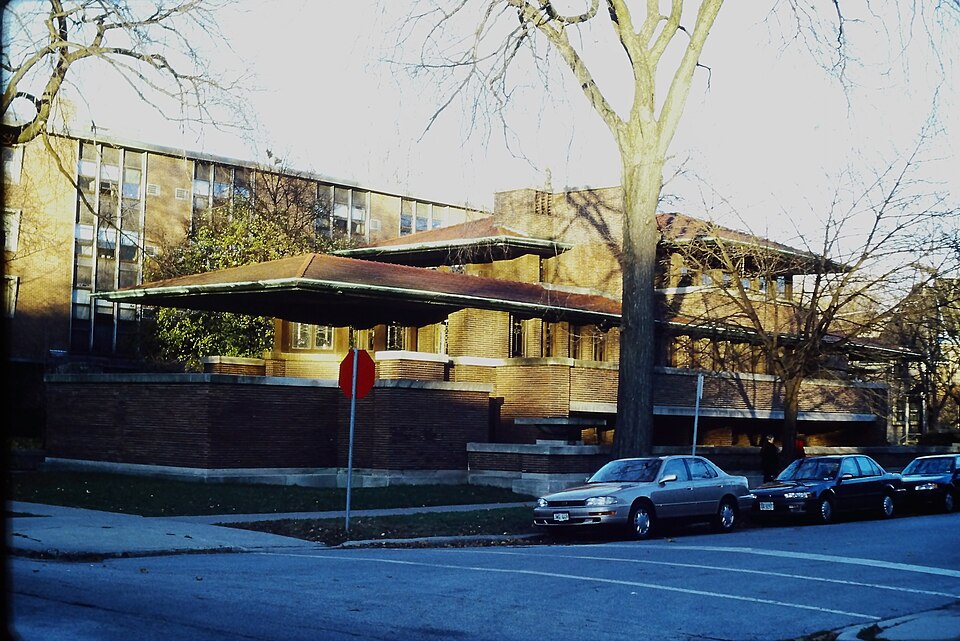 Prairie School — Wright, Robie House 1910 (CC BY 4.0) · © Bmzuckerman