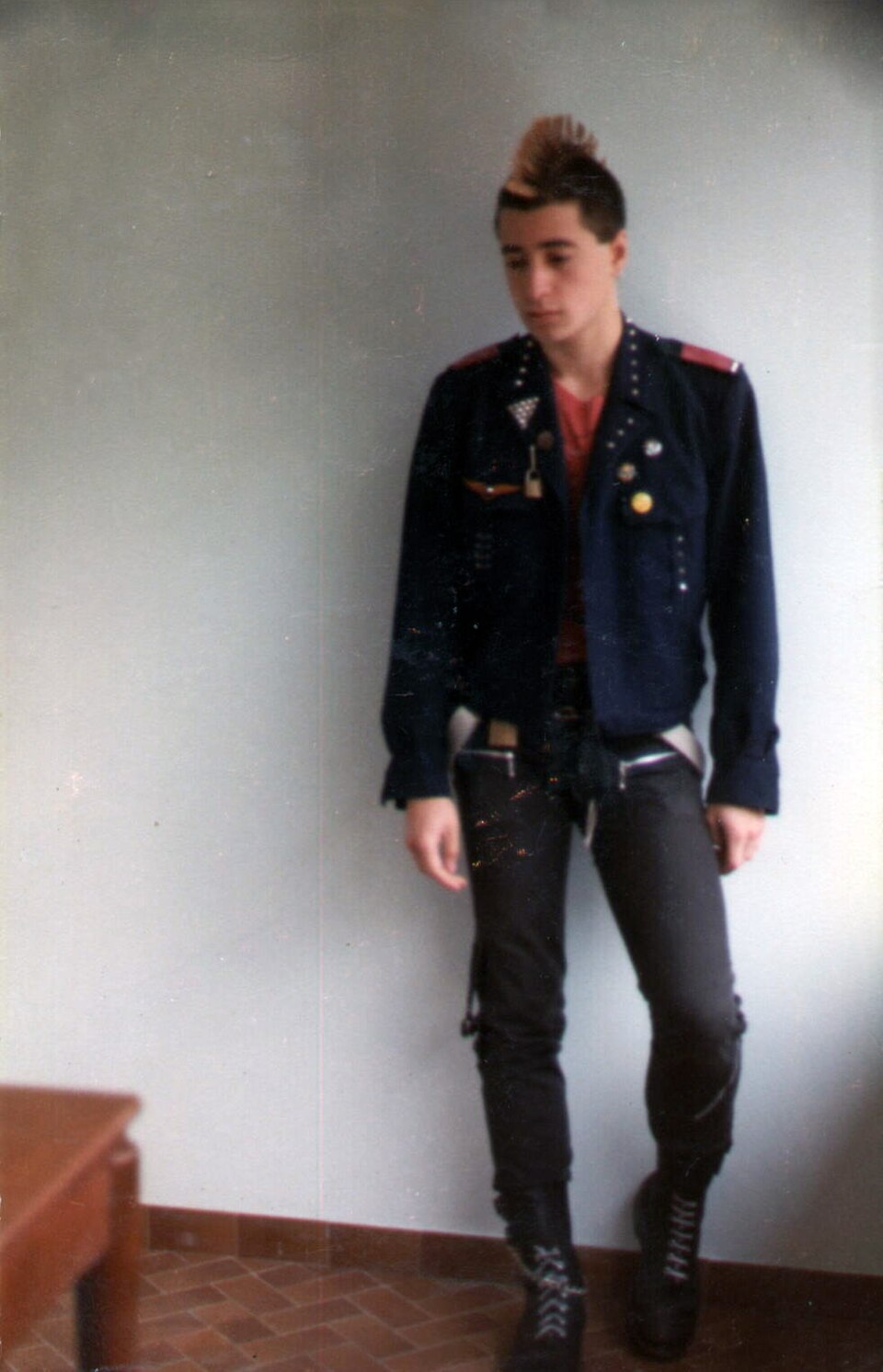 Punk Fashion — Punk dress in Paris, 1981 — photo attributed to Gilui in the uploader’s copyright claim — No machine-readable author provided. Gilui assumed (based on copyright claims). — Wikimedia Commons / CC BY-SA 2.5