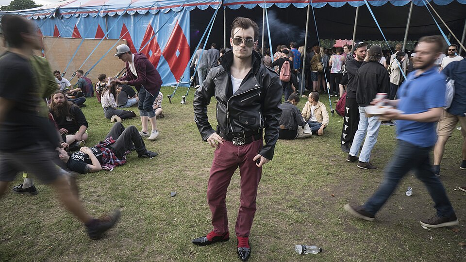 Rockabilly Style — Rockabilly dress at Field Day, London, 2017 — photo: John Lubbock — Wikimedia Commons / CC BY-SA 2.0