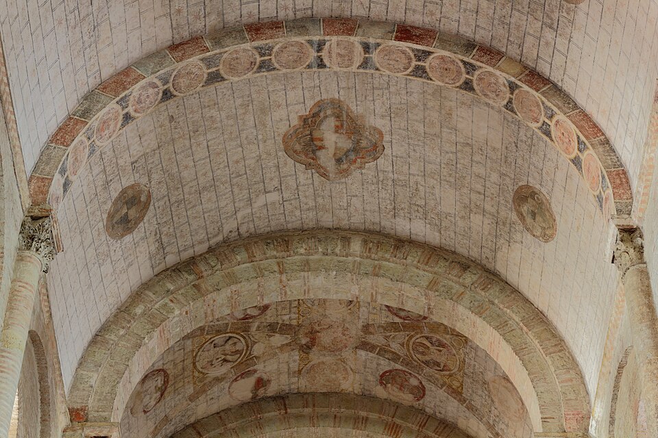 Romanesque — Saint-Sernin, Toulouse — nave vault and round arches; architectural detail — PierreSelim — Wikimedia Commons / CC BY 3.0