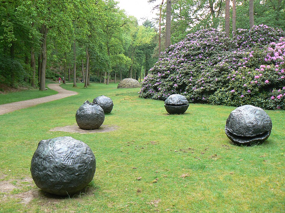 Spatialism — Lucio Fontana, Concetto spaziale, Kröller-Müller Museum — Wikimedia Commons / Public domain