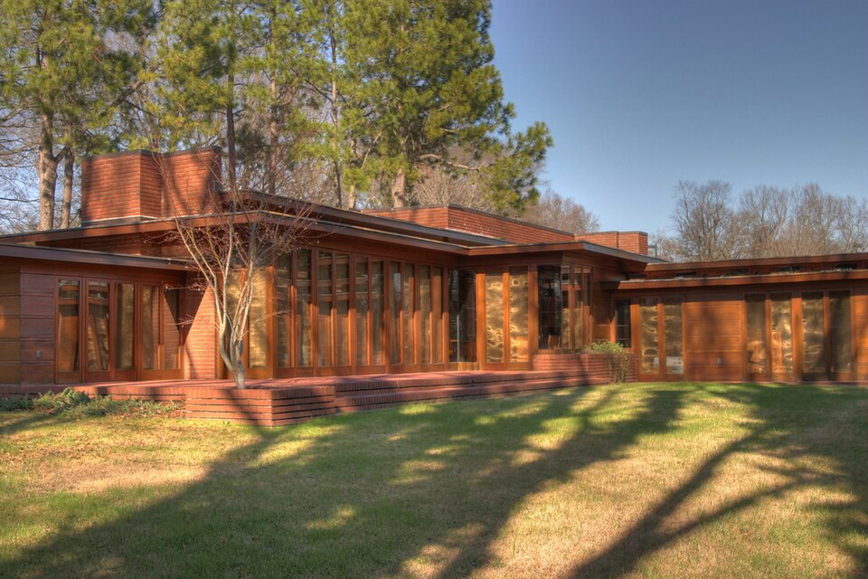 Usonian — Frank Lloyd Wright — Rosenbaum House, garden elevation; photo: Blake Wylie — Wikimedia Commons / CC BY-SA 3.0