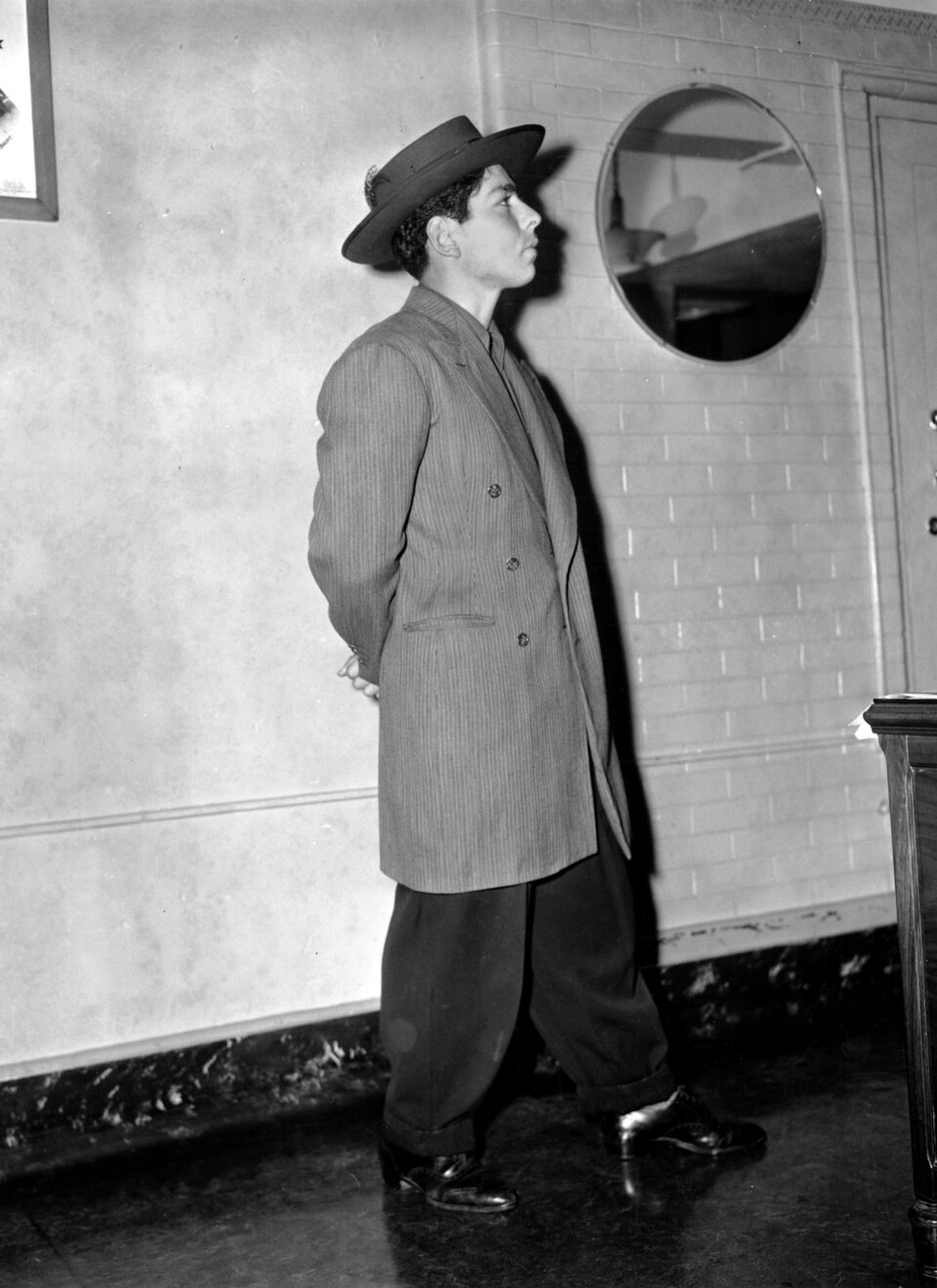 Zoot Suit — Young man in a zoot suit 1943 — Wikimedia Commons / Public domain